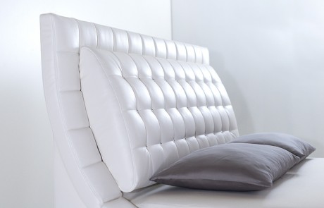Modernaus dizaino odinė lova VIKTORIJA